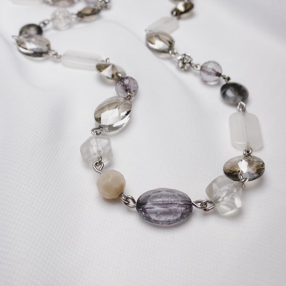 33" Ann Taylor Loft Grey White Neutral Beaded Acrylic Glass Silver Link Necklace - Picture 3 of 12